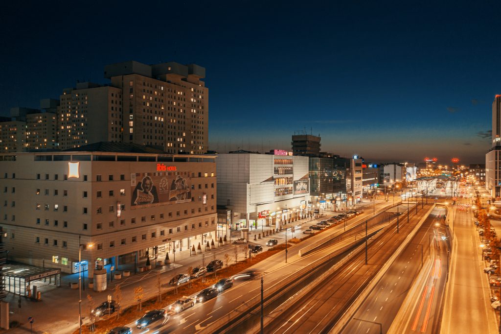 Centrum Łodzi - nocne zdjęcie z drona